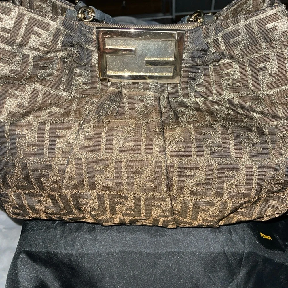 FENDI RARE FIND mia should tote Zucca excellent condition size 16W X 11H large - Picture 3 of 17